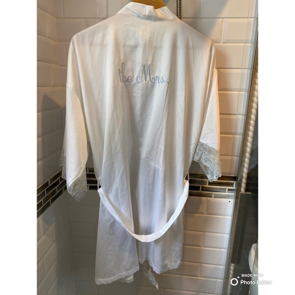 In the Bloom by Jonquil “the Mrs” bridal robe - Picture 13 of 13